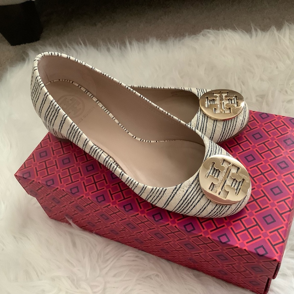 TORY BURCH Reva Snakeskin Piano Stripe